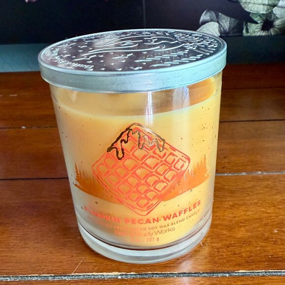 NEW PUMPKIN PECAN WAFFLES Single Wick Candle 8oz Bath & Body Works - Picture 1 of 3